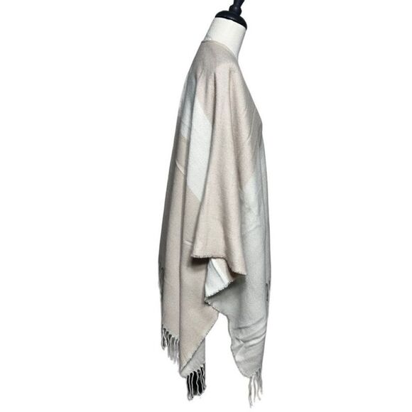 SOIA & KYO  NWT Yadira Fringe Pink Color block Cape Shawl Open Poncho OS - Picture 2 of 5